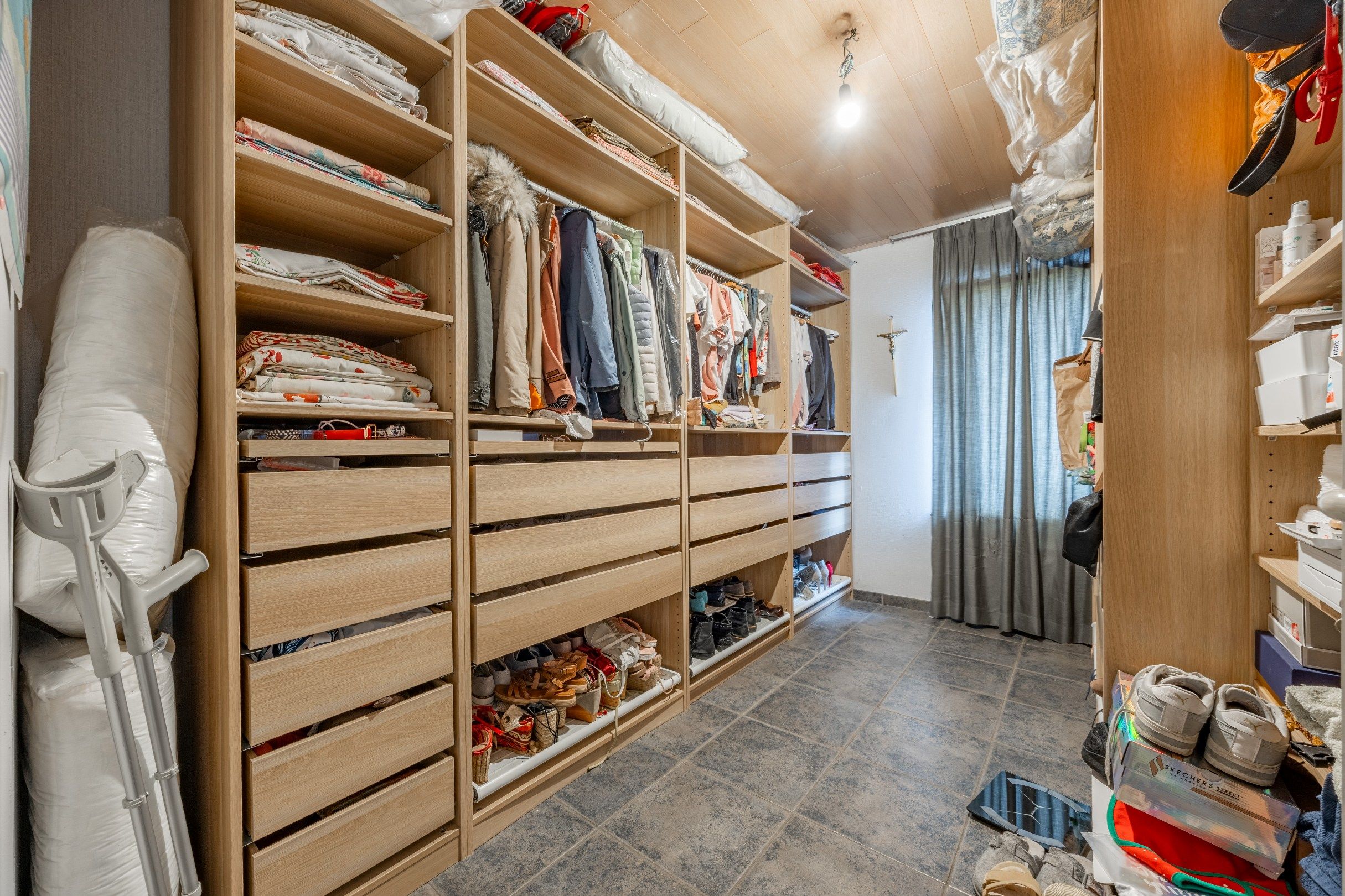 RUIM GELIJKVLOERS APPARTEMENT  foto 10