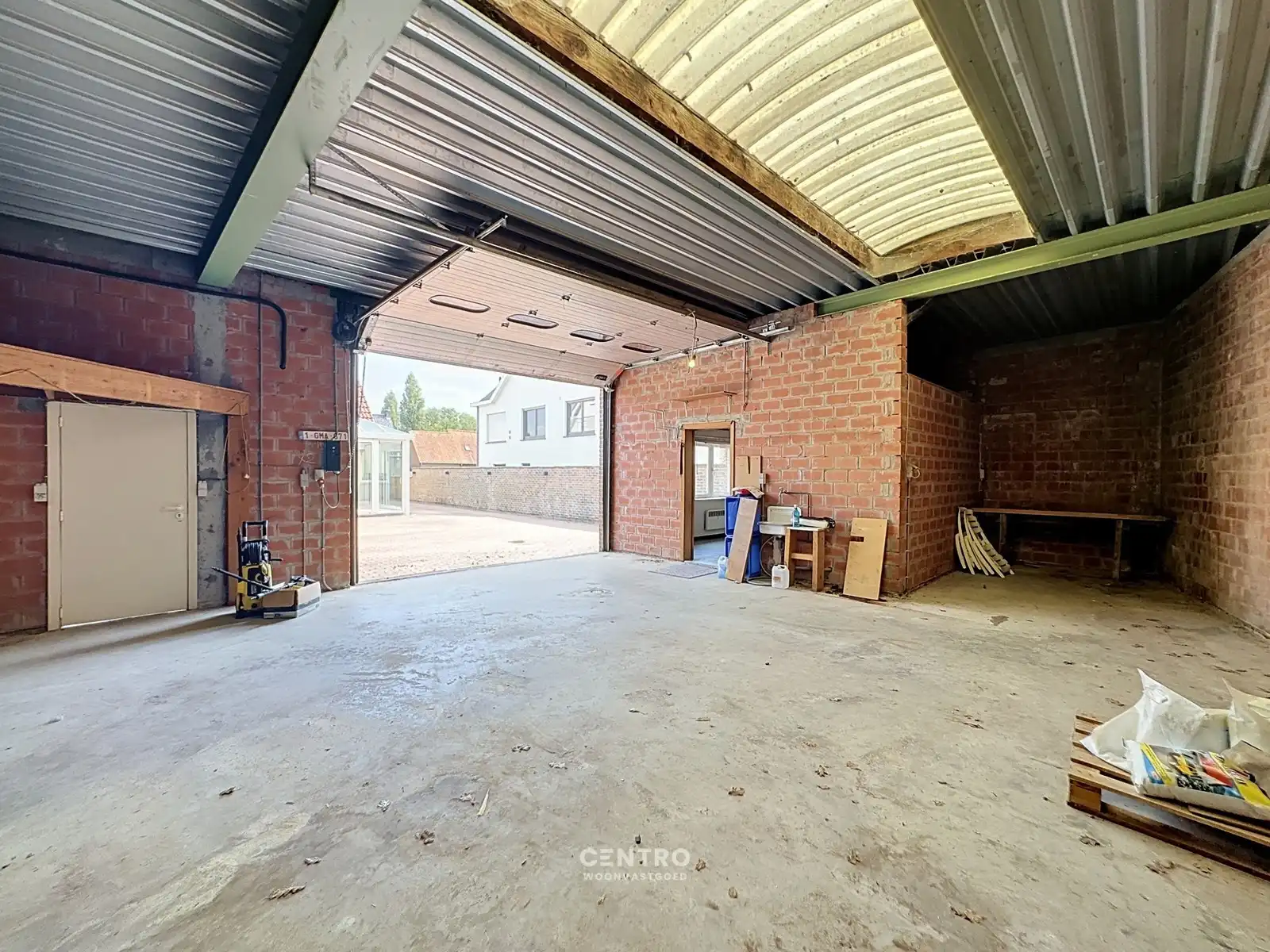 Ruime woning met opslagruimte in aangename omgeving! foto 5
