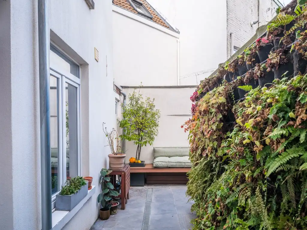 Karaktervolle gezinswoning met vier slaapkamers, twee badkamers en een mooi ingerichte buitenruimte foto 11