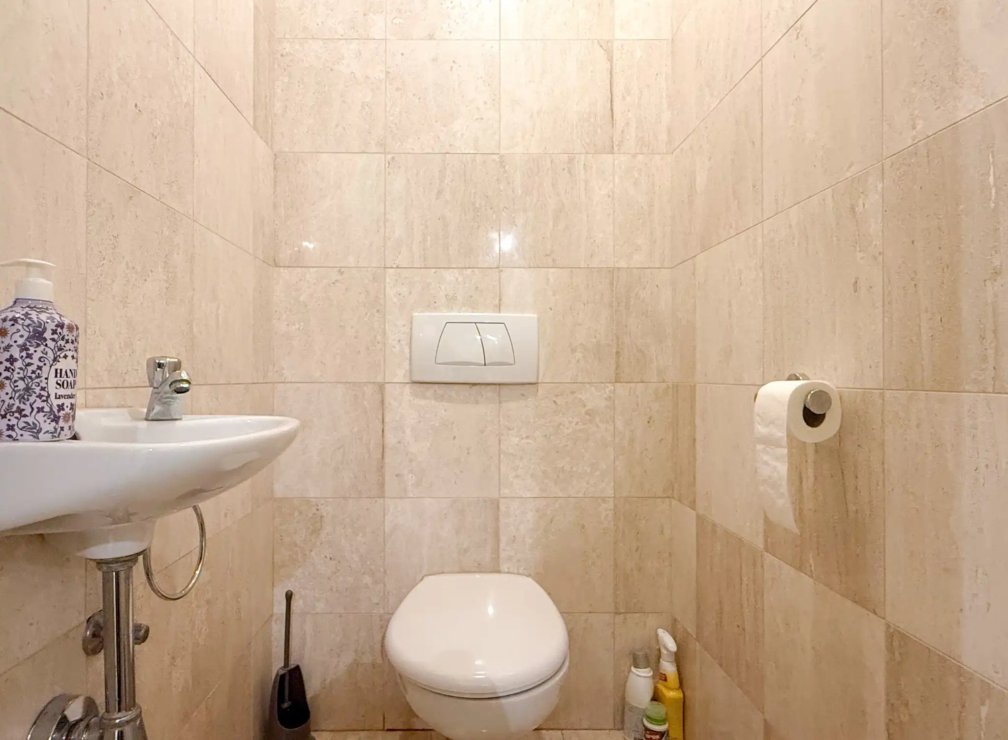 Lichtrijk appartement in centrum Beveren met twee slaapkamers, koertje en garage foto 2