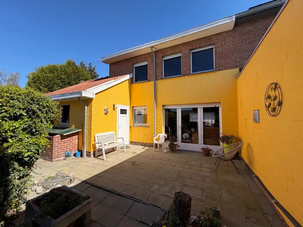 Te renoveren halfopen bebouwing met garage te koop in Harelbeke foto 3