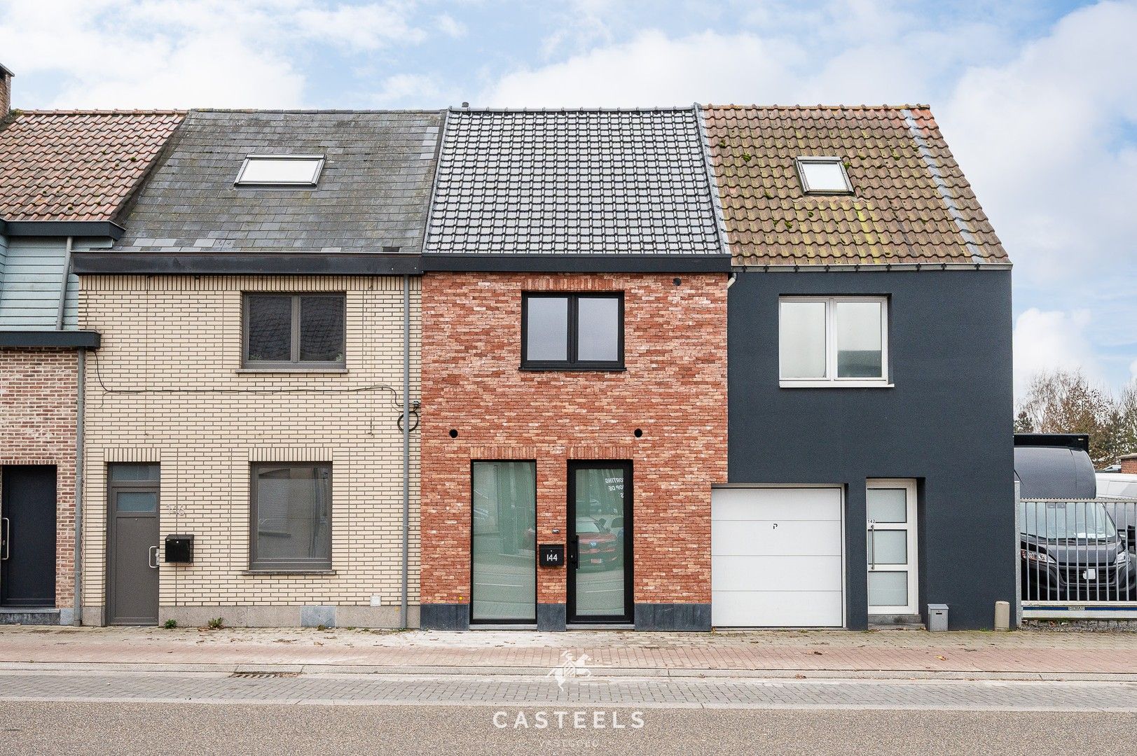 Prachtige gerenoveerde gezinswoning met grote tuin te &nbsp;Wetteren foto {{pictureIndex}}