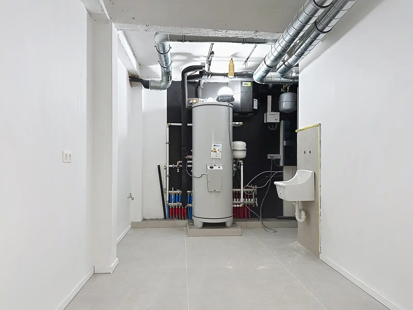 Energiezuinig en stijlvol wonen in een volledig gerenoveerd appartement van ca. 140 m² foto 20
