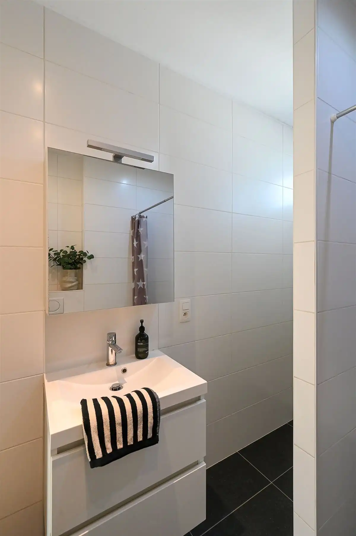 Ruim en lichtrijk appartement te Merksem foto 24