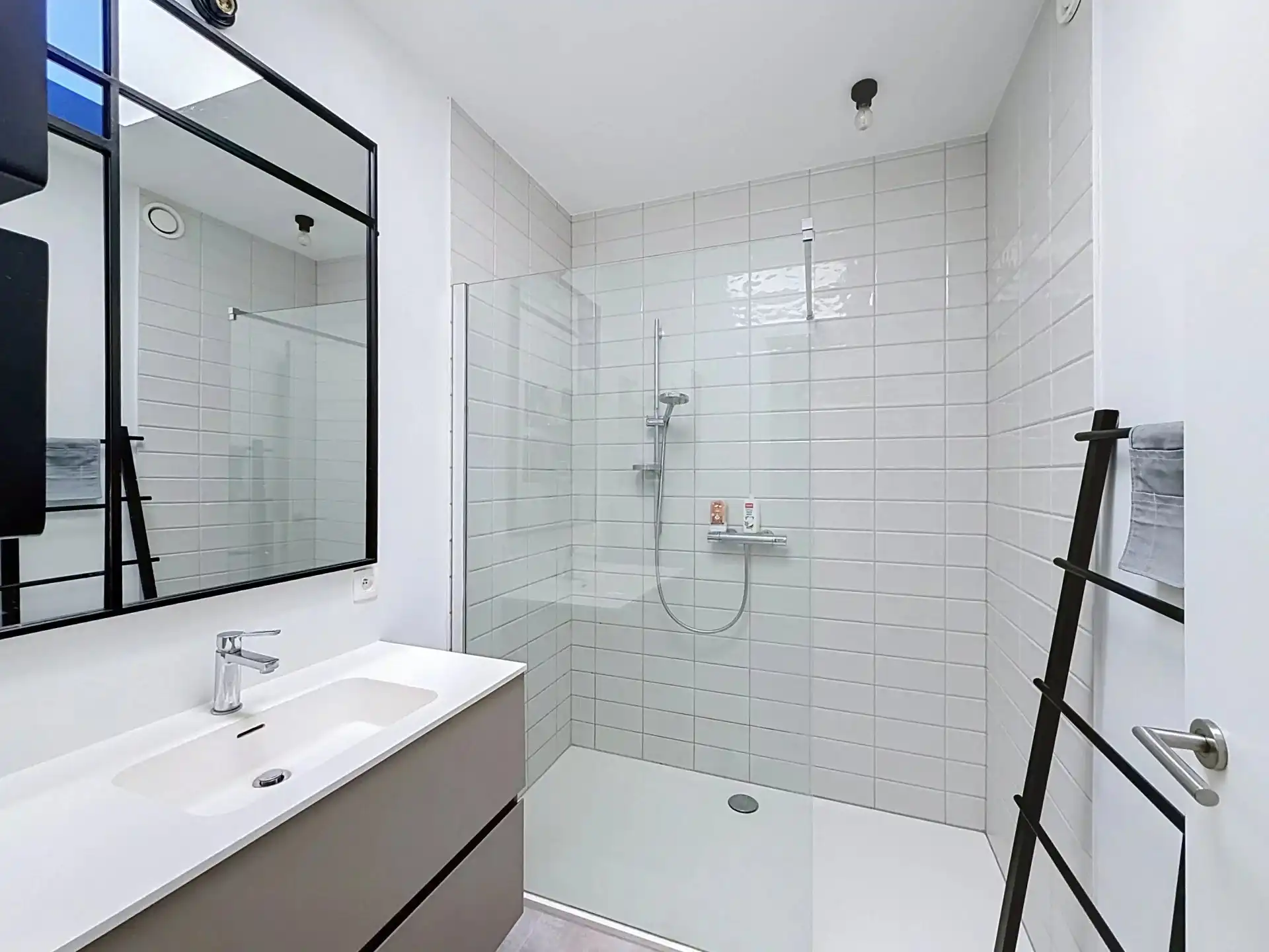 Modern appartement met 1 slaapkamer, ondergrondse staanplaats en berging op toplocatie. foto 12