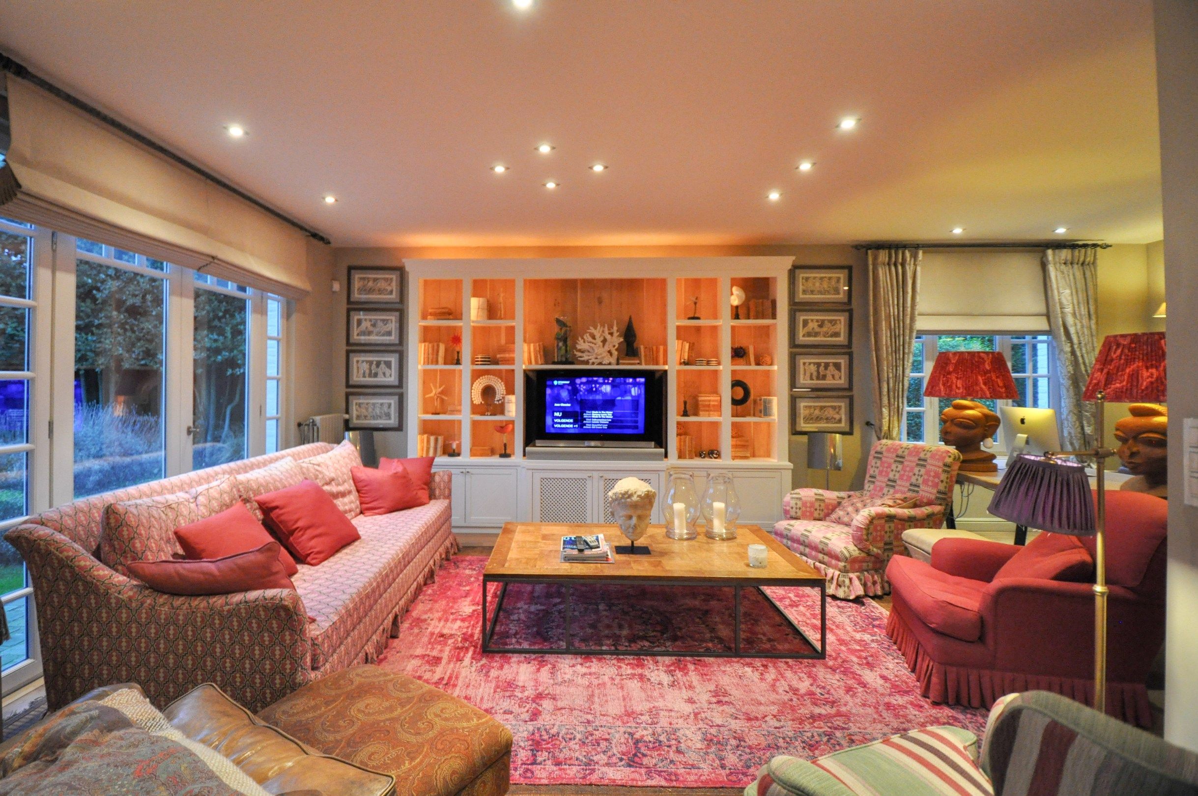 Charmante villa gelegen in een rustige residentiele wijk. foto 6