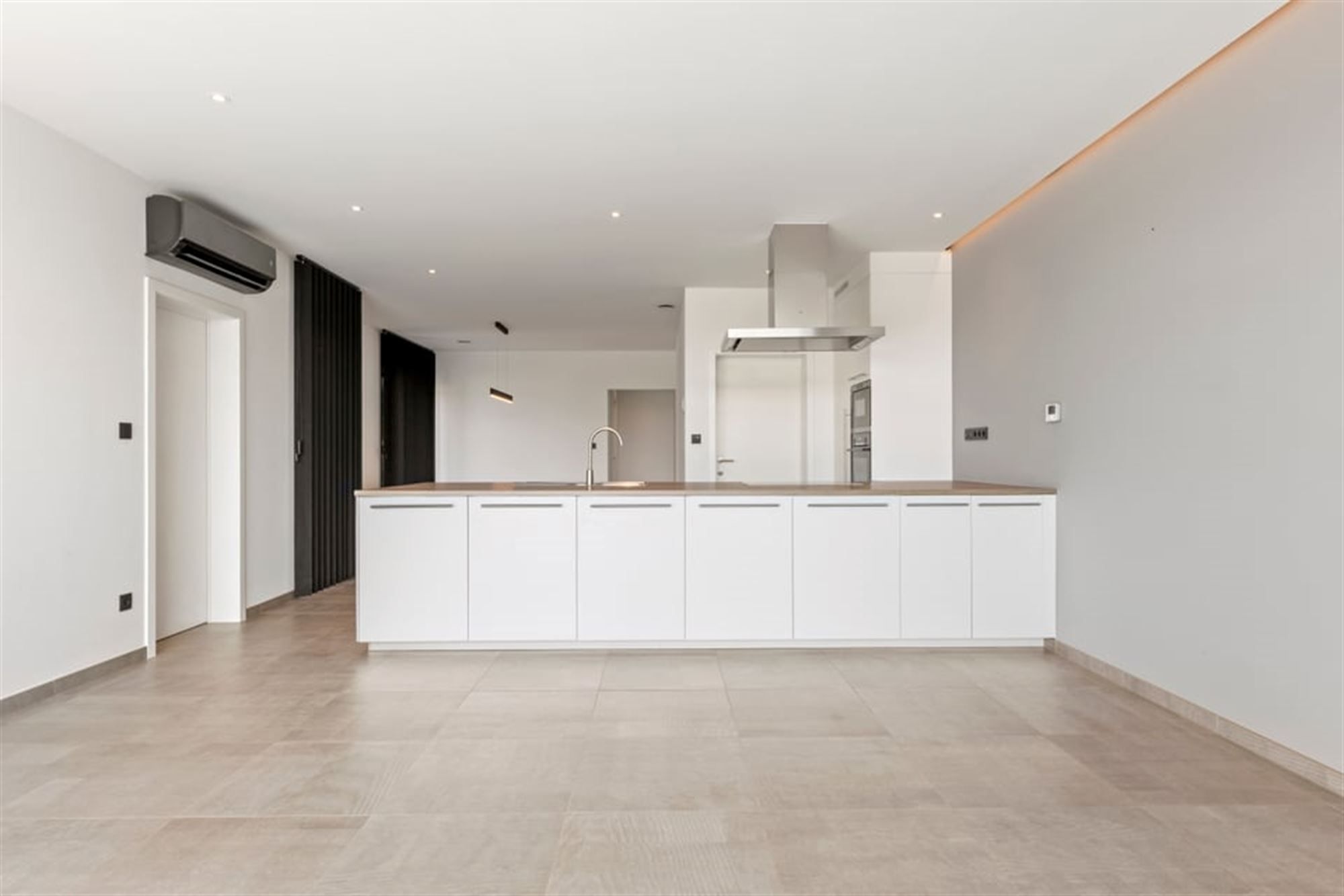 KNAPPE VOLLEDIG GERENOVEERDE WONING MET RUIME GARAGE IN SINT-TRUIDEN  foto 14