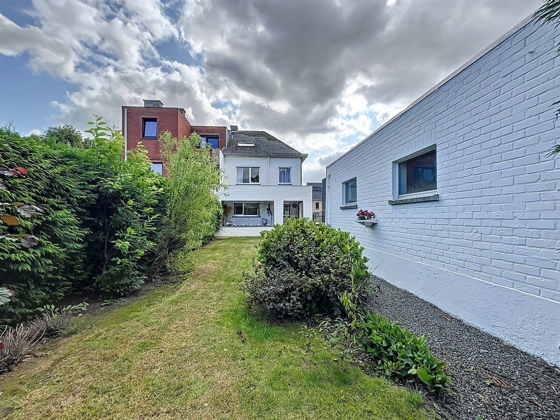 Woning met 3 slk en garage op grond van 704m². foto 18