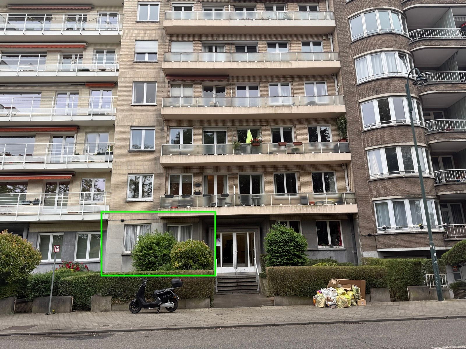 Te renoveren gelijkvloers appartement met 2 slaapkamers foto {{pictureIndex}}