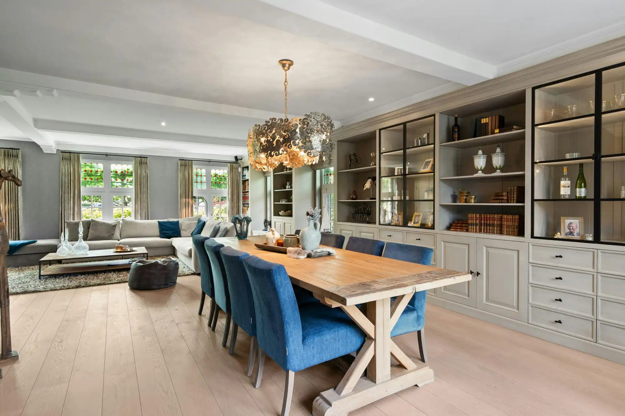 Villa met praktijkruimte en weilanden te koop in Geel foto 16