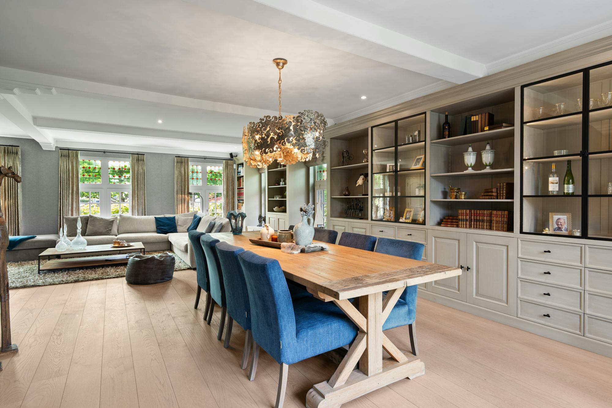 Villa met praktijkruimte en weilanden te koop in Geel foto 16