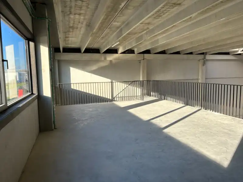 Recente KMO unit (350 m²) met mezzanine (72 m²) + parking foto 4