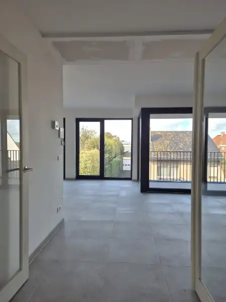 KORTEMARK. Ontdek de laatste appartementen van MILA en NORA. Dit tweeslaapkamerappartement biedt 103 m2, volwaardige ruimtes en zitterras. Profiteer van de 6% btw onder voorwaarden. foto 16