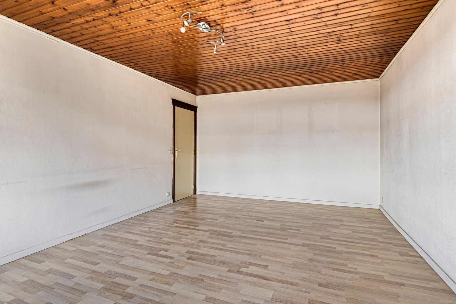 RUIM GEBOUW MET VEEL MOGELIJKHEDEN, CENTRUM DIEST! foto 21