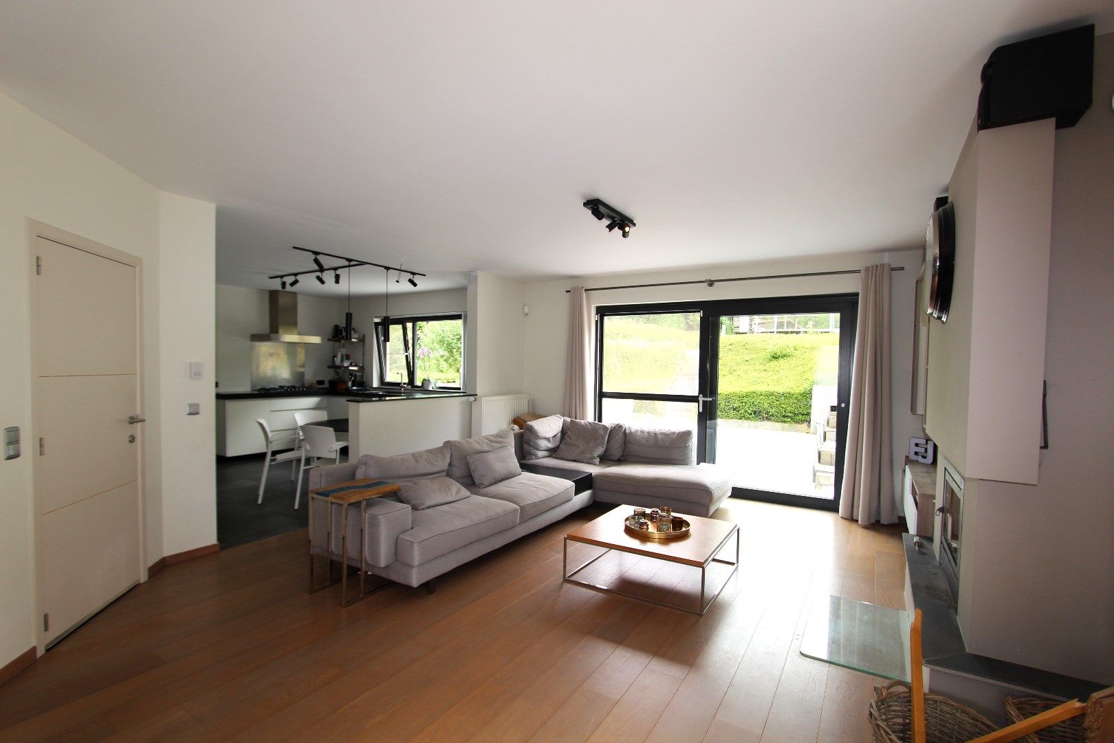 RECENTE WONING MET 5 SLAAPKAMERS EN GROTE TUIN foto 5