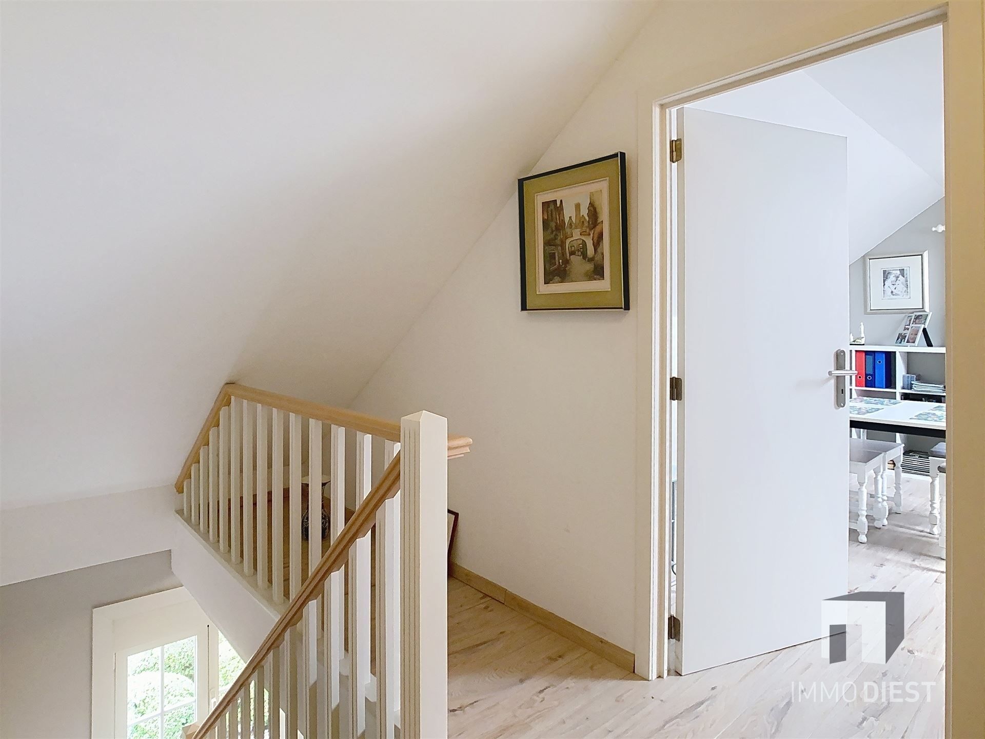 Aantrekkelijke en instapklare woning met 3 slaapkamers en prachtig aangelegde tuin op 12a 77ca. foto 25