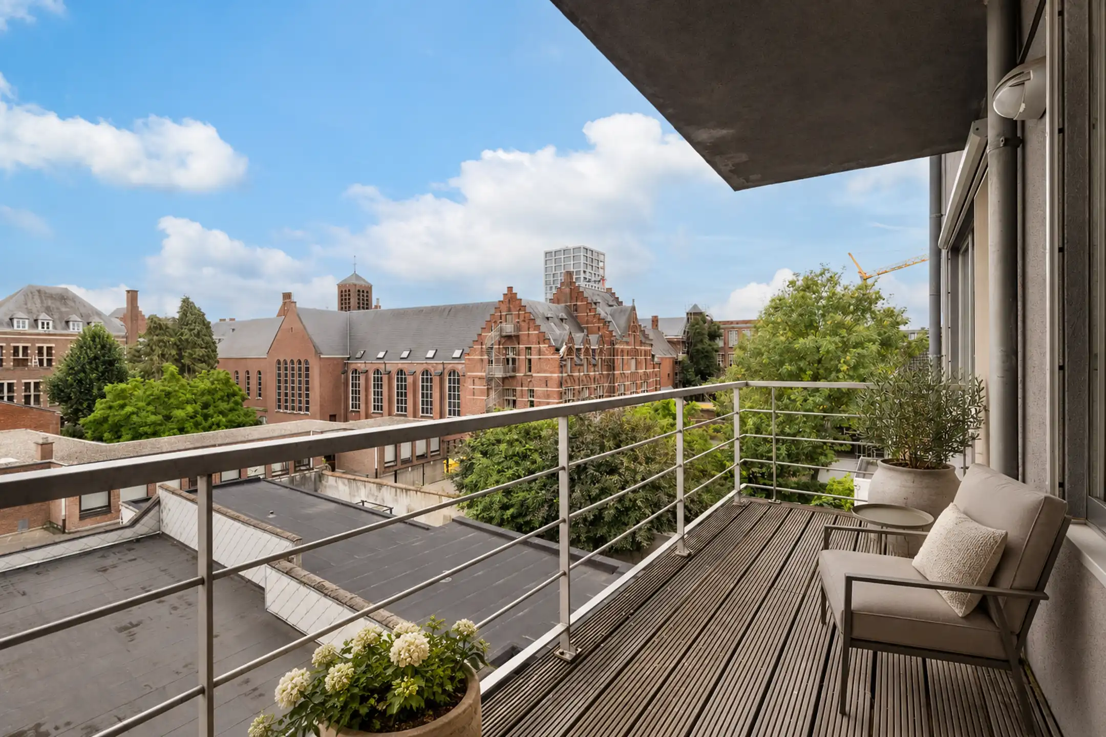Instapklaar appartement van ca. 144 m² met garage foto {{pictureIndex}}
