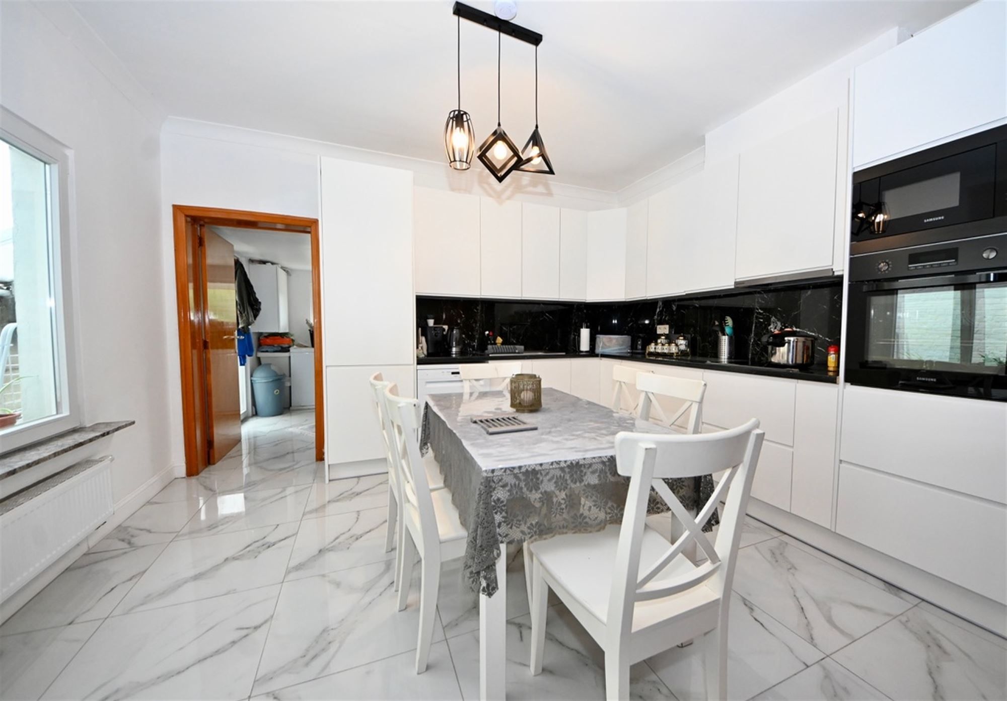 Gerenoveerde woning met 4 slaapkamers en tuin.  foto 8