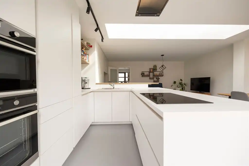 Woning met garage en tuin in rustige woonwijk foto 6