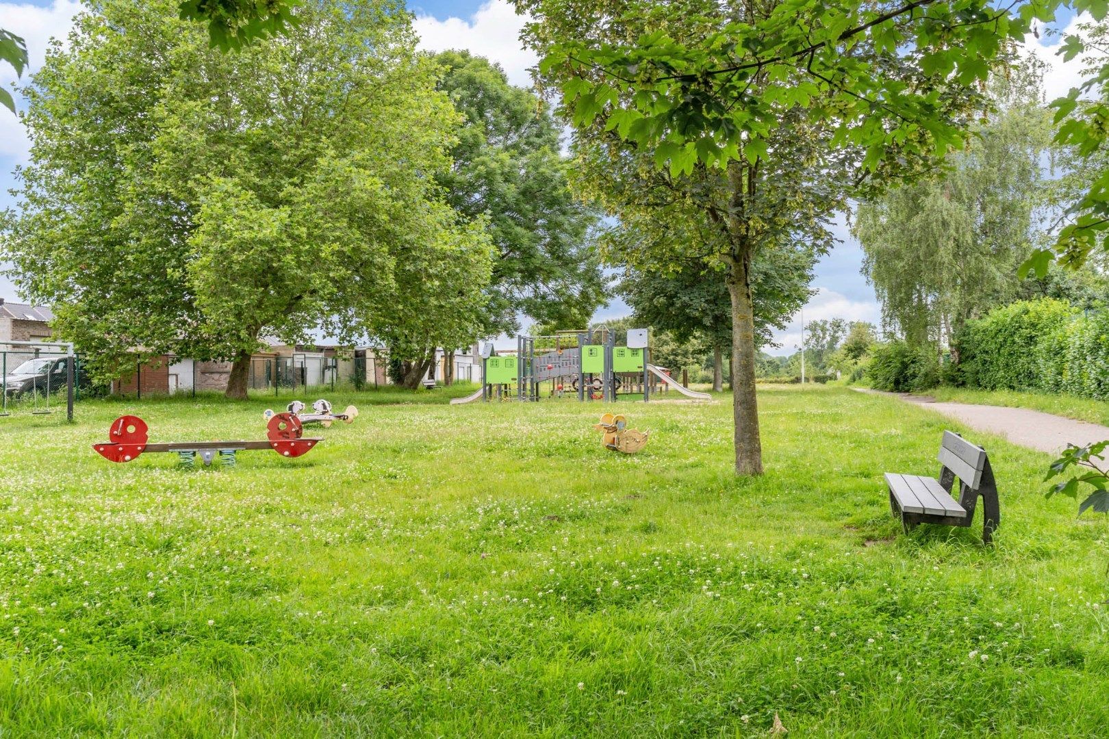 Instapklare halfvrijstaande woning met 4 slaapkamers en tuintje in een aangename woonwijk vlakbij het centrum foto 30