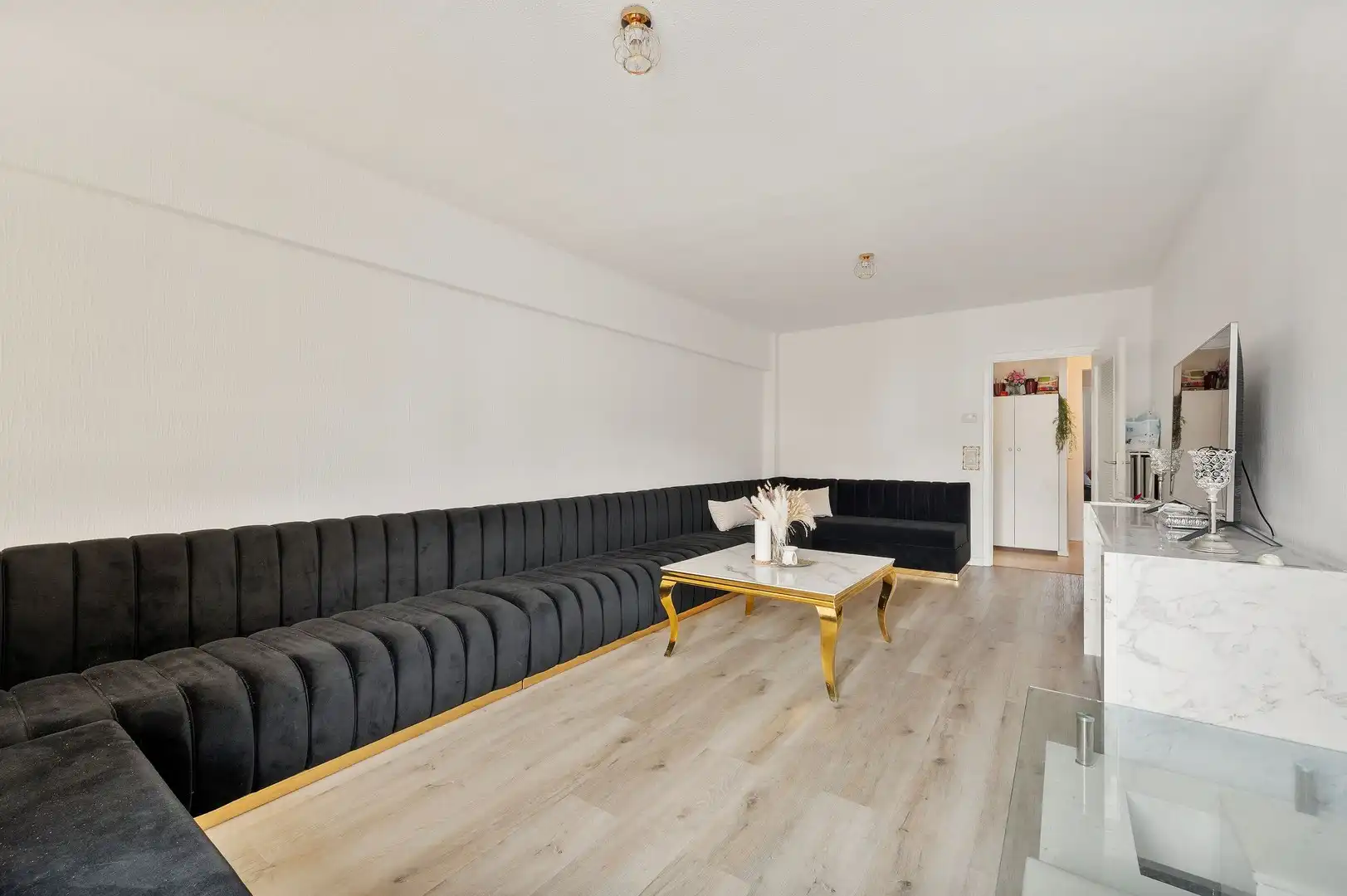 Energiezuinig en gezellig verhuurd appartement met 2 slaapkamers en balkon achteraan nabij het station van Kortrijk foto 4