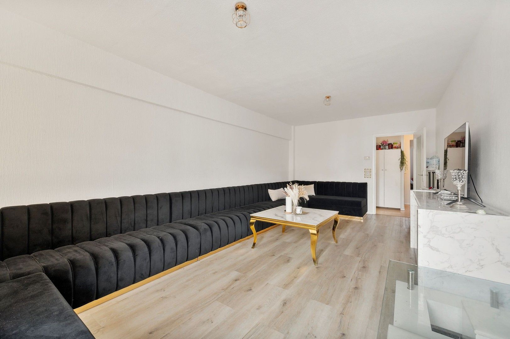 Energiezuinig en gezellig verhuurd appartement met 2 slaapkamers en balkon achteraan nabij het station van Kortrijk foto 4