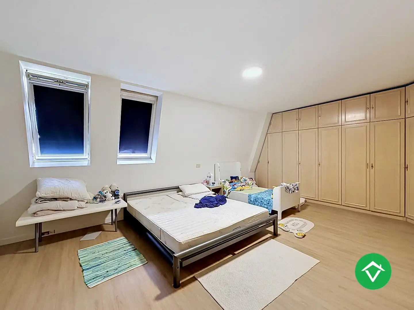 Instapklaar dakappartement met 4 slaapkamers, 2 terrassen en autostaanplaats te Roeselare (160m²) foto 18