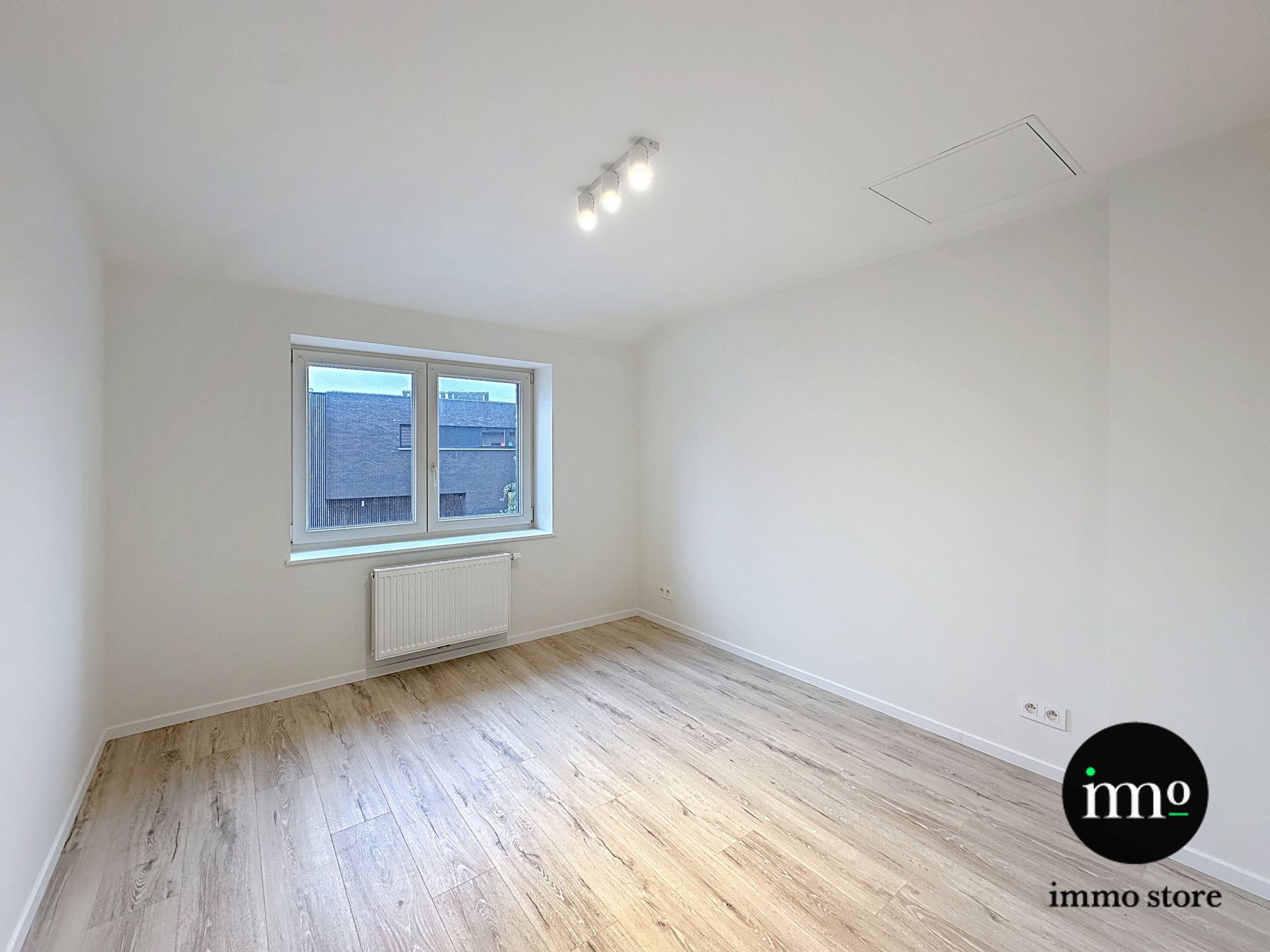 Volledig gerenoveerde gezinswoning met 3 slaapkamers, garage en nieuw aan te leggen tuin in hartje Sint-Ulriks-Kapelle foto 13