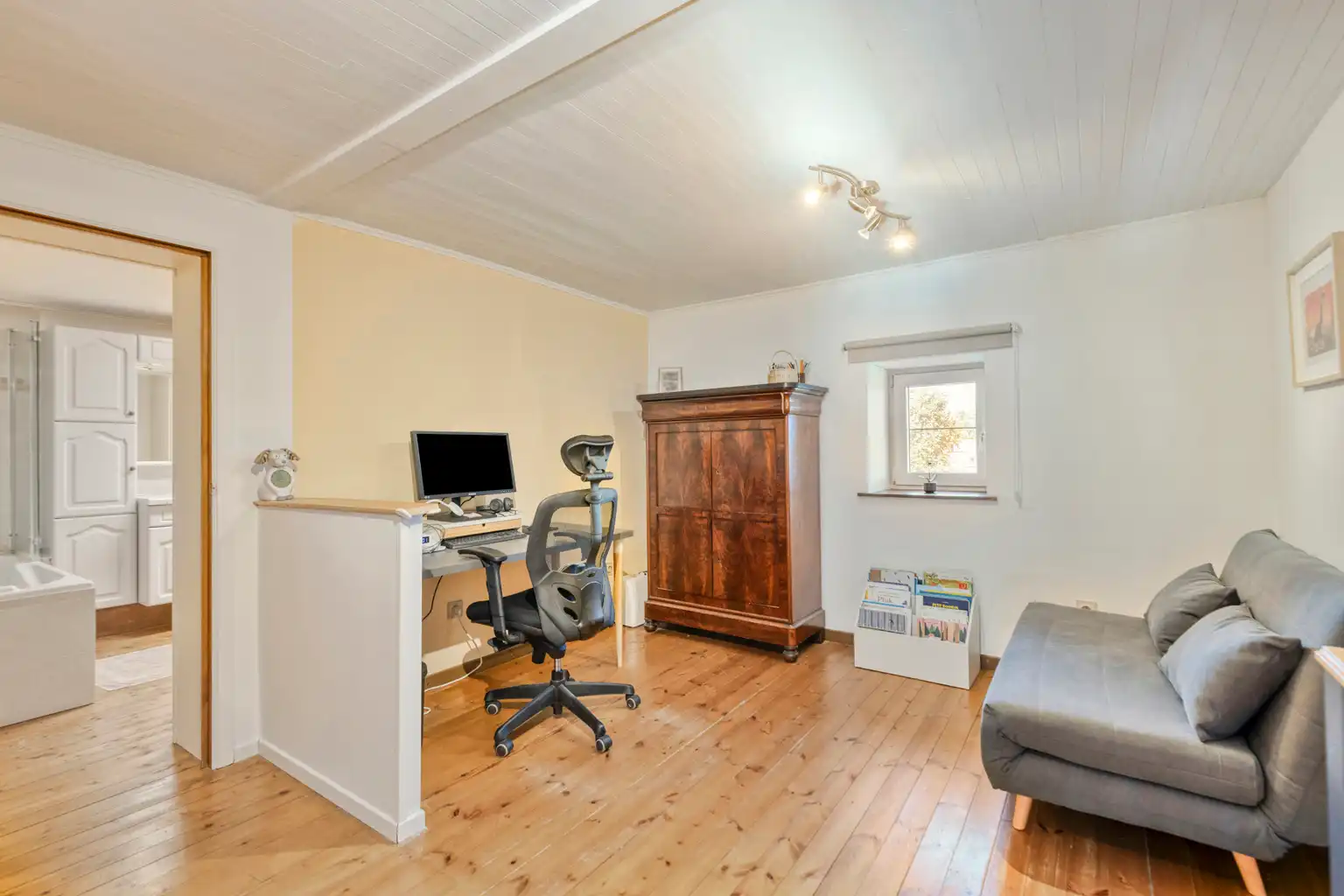 Mooie, ruime woning met tuin in Hoegaarden foto 17