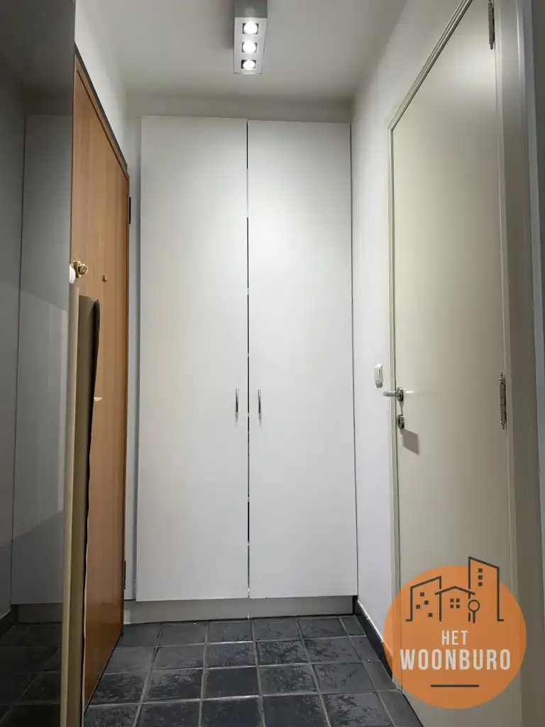 Ruim appartement met 2 slpks, bureau, kelder en staanplaats foto 2