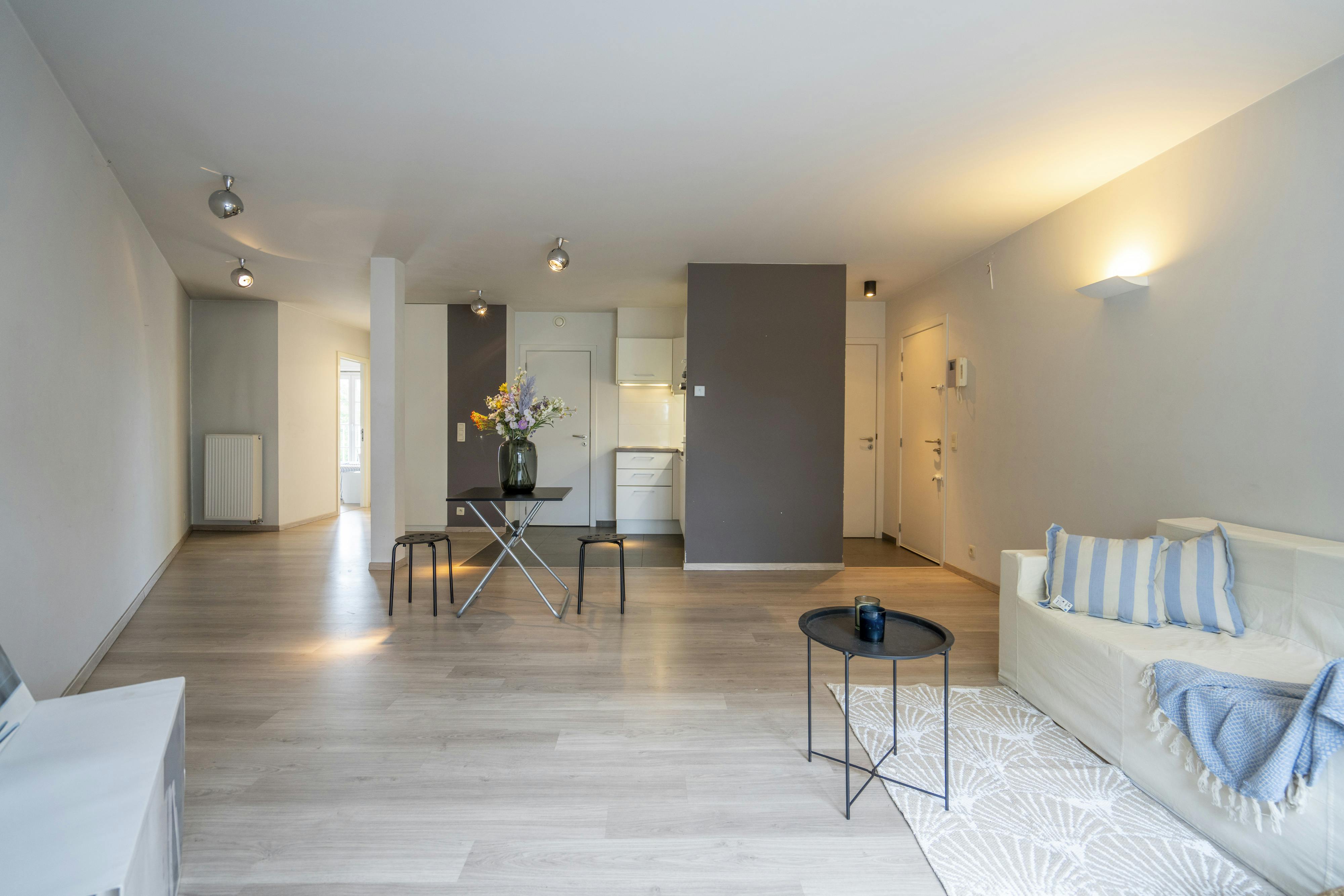 Instapklaar appartement te koop in centrum Ingooigem foto {{pictureIndex}}