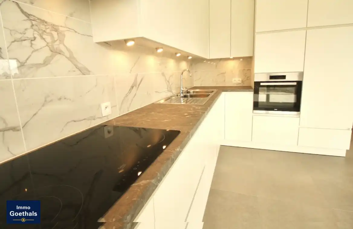 Ruime en recente pastoriewoning te huur in Zulte-Machelen foto 11