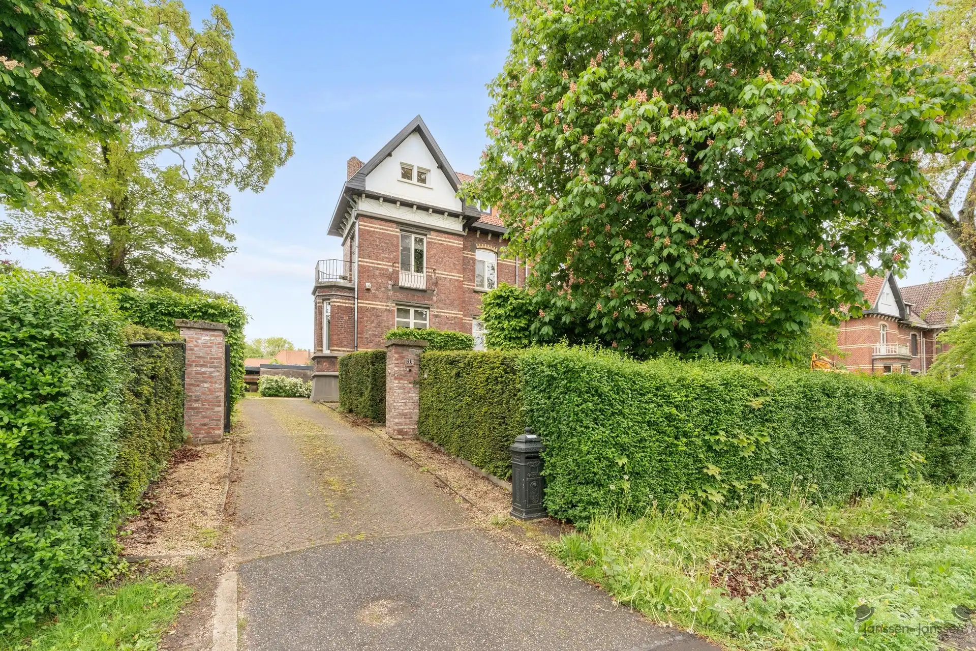 Karaktervolle interbellumvilla met hedendaags comfort nabij het hart van Genk foto 26