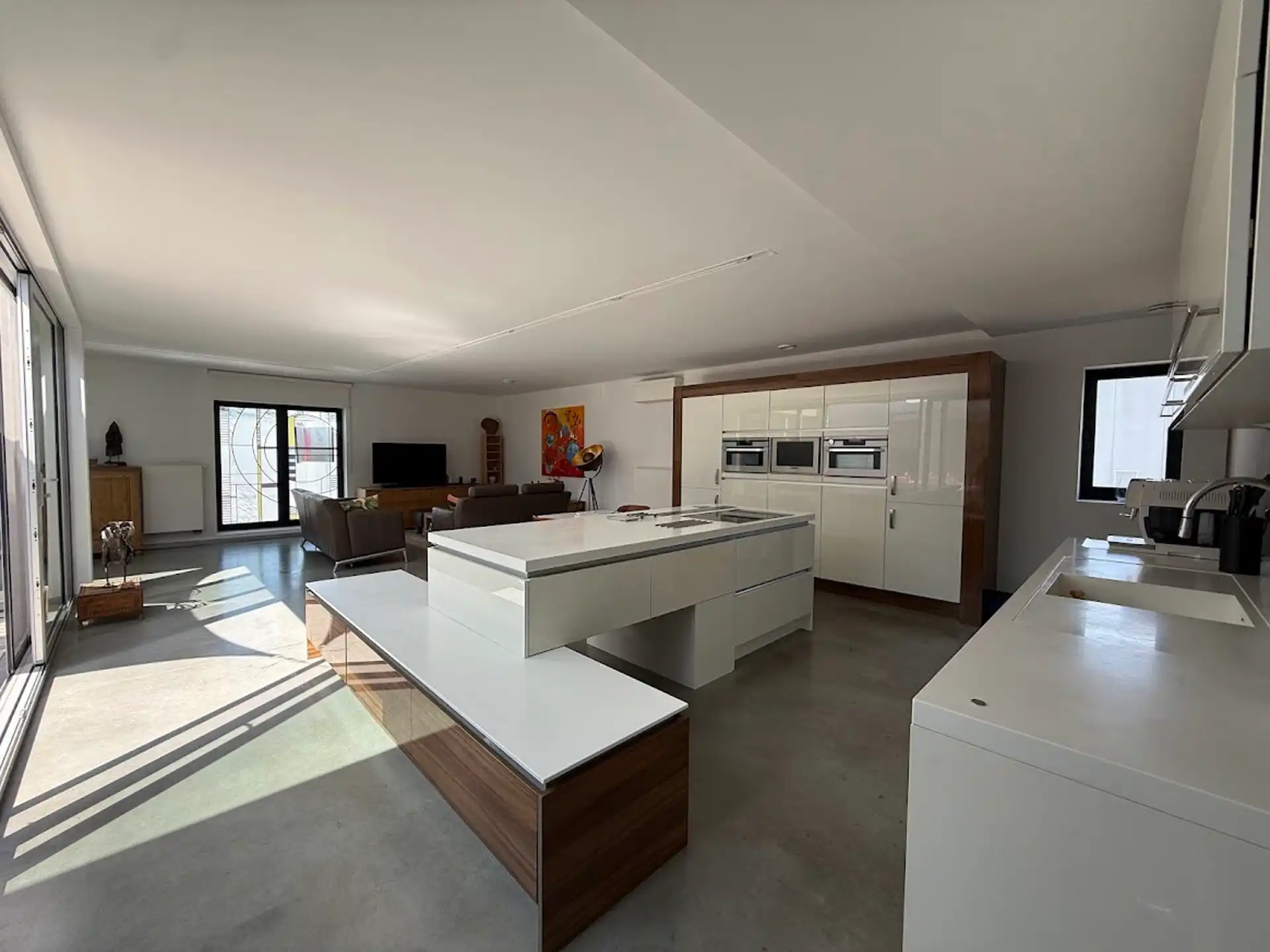 MULTIFUNCTIONEEL BEDRIJFSGEBOUW MET APPARTEMENT EN BUITENTERREIN foto 13