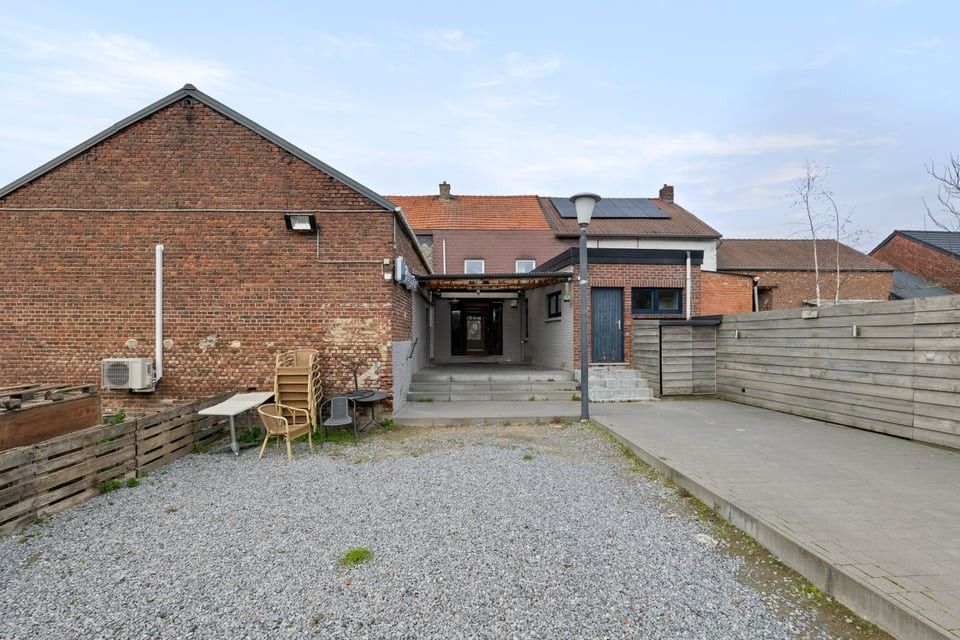 HANDELSHUIS MET PARKING OP EEN TOPLOCATIE IN LINTER foto 27