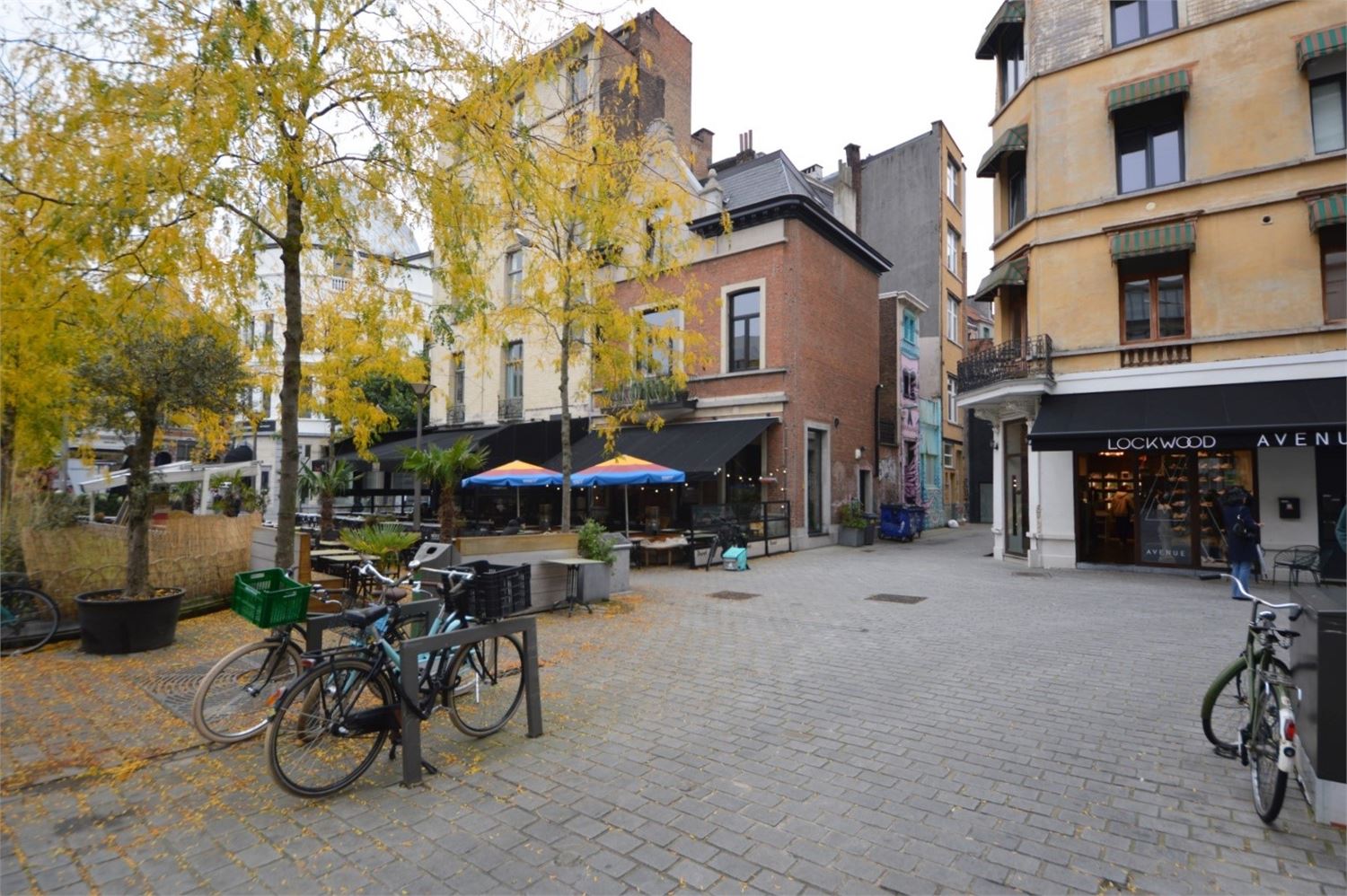 TOP GELEGEN HANDELSGELIJKVLOERS foto 3