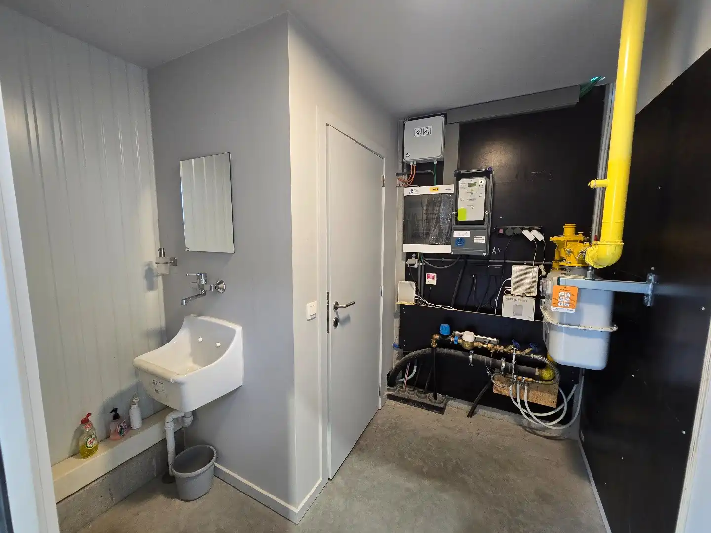 Recent magazijn, 216m², op industrieterrein 'Stadsheide', vlakbij Corda Campus foto 13