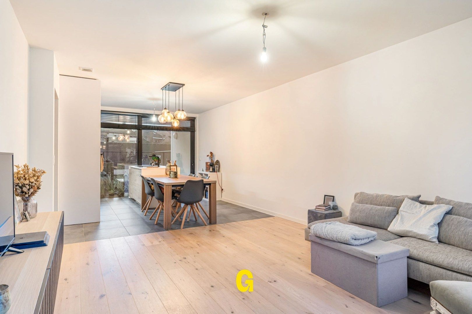 Recent gelijkvloersappartement met 2 slaapkamers, terras, voor- en achtertuin, standplaats en extra ruime berging in hartje Hoeselt foto 7