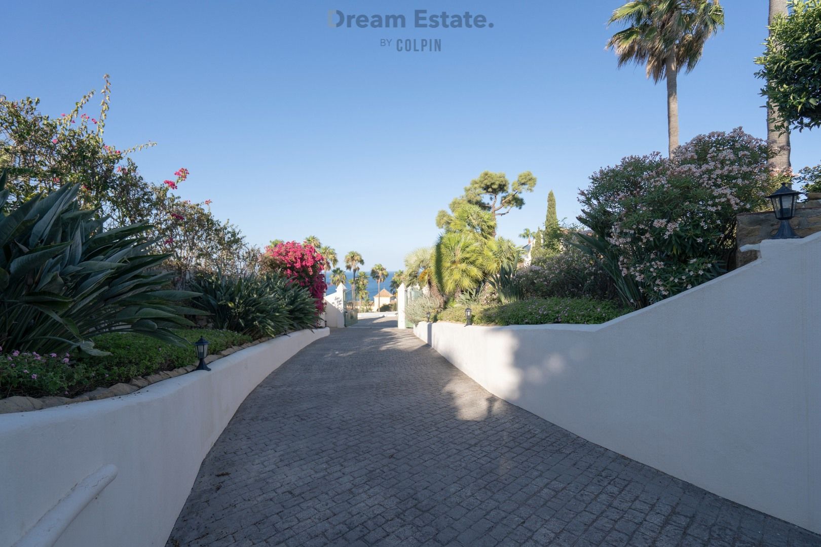 Fantastische villa met unieke verzichten en grote tuin foto 13