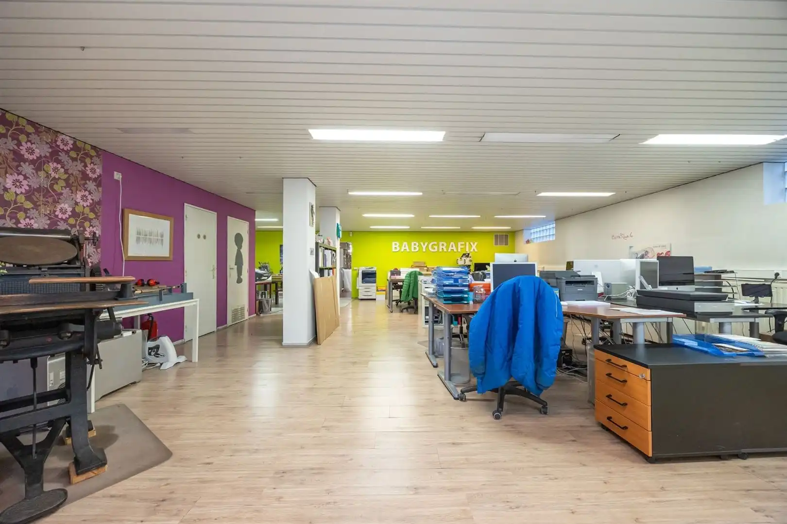 Ruim commercieel gelijkvloers 241m² op toplocatie tegenover AZ Klina foto 10