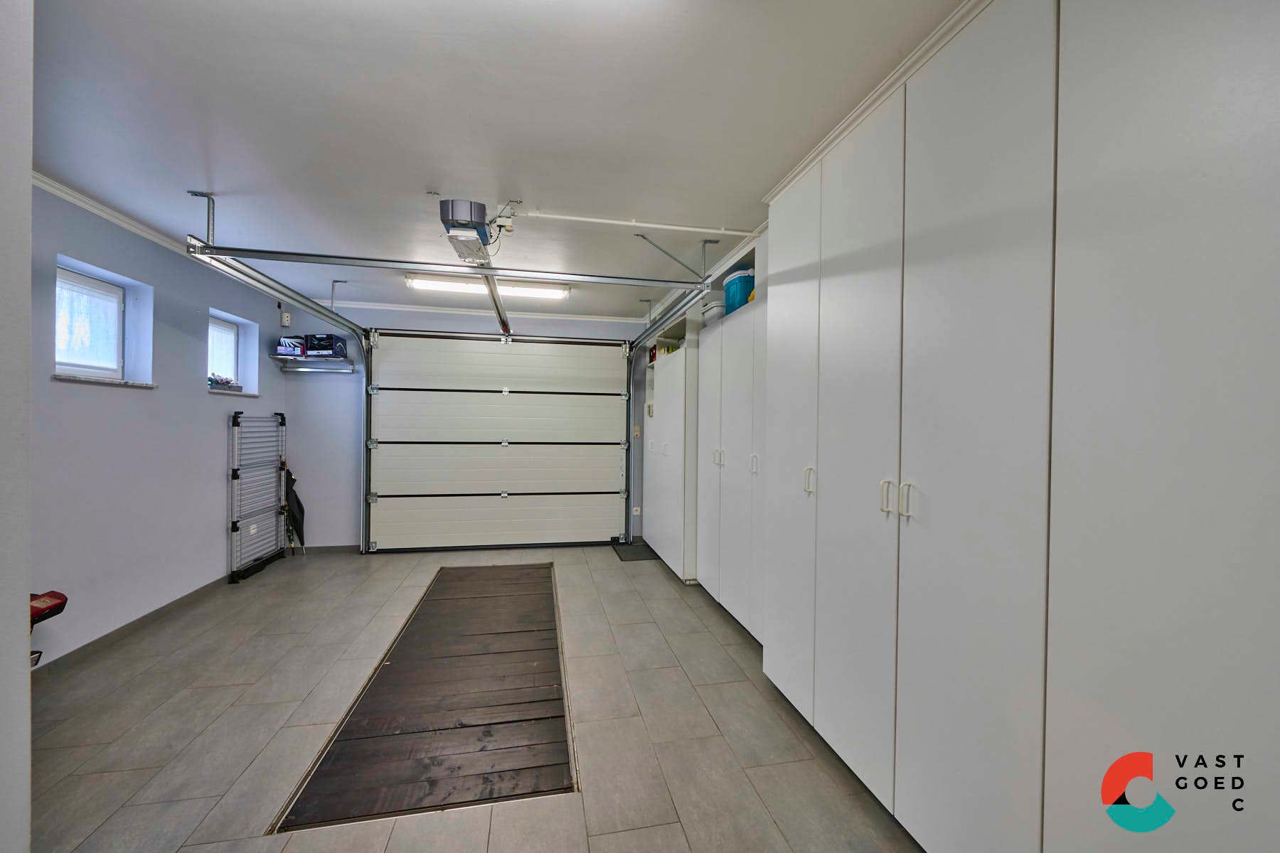 Ruime gezinswoning omringd door groen op een perceel met vrij uitzicht foto 13