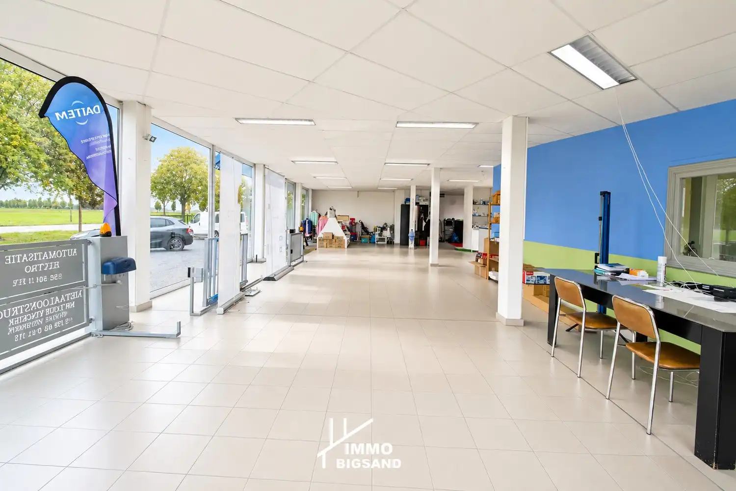Handelspand met ruime woning, ondergronds magazijn/garage en veel parkeermogelijkheden langs de N32 foto 6