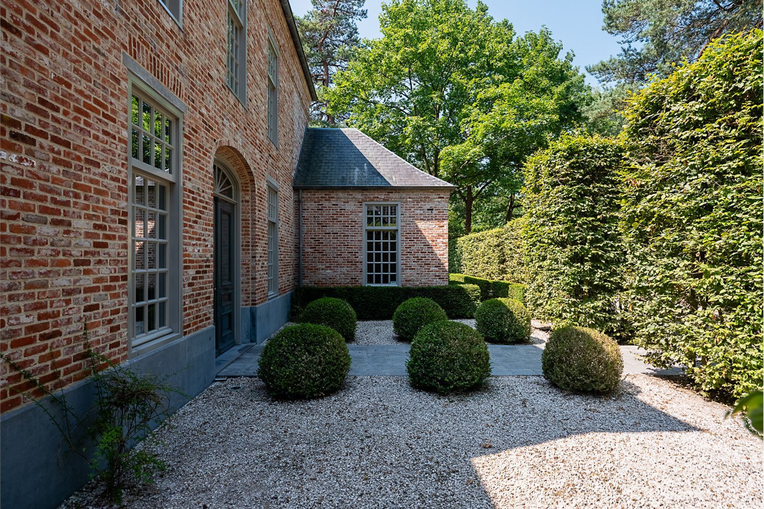 Tijdloze Vlassak-Verhulst villa op 3.016 m2 foto 2