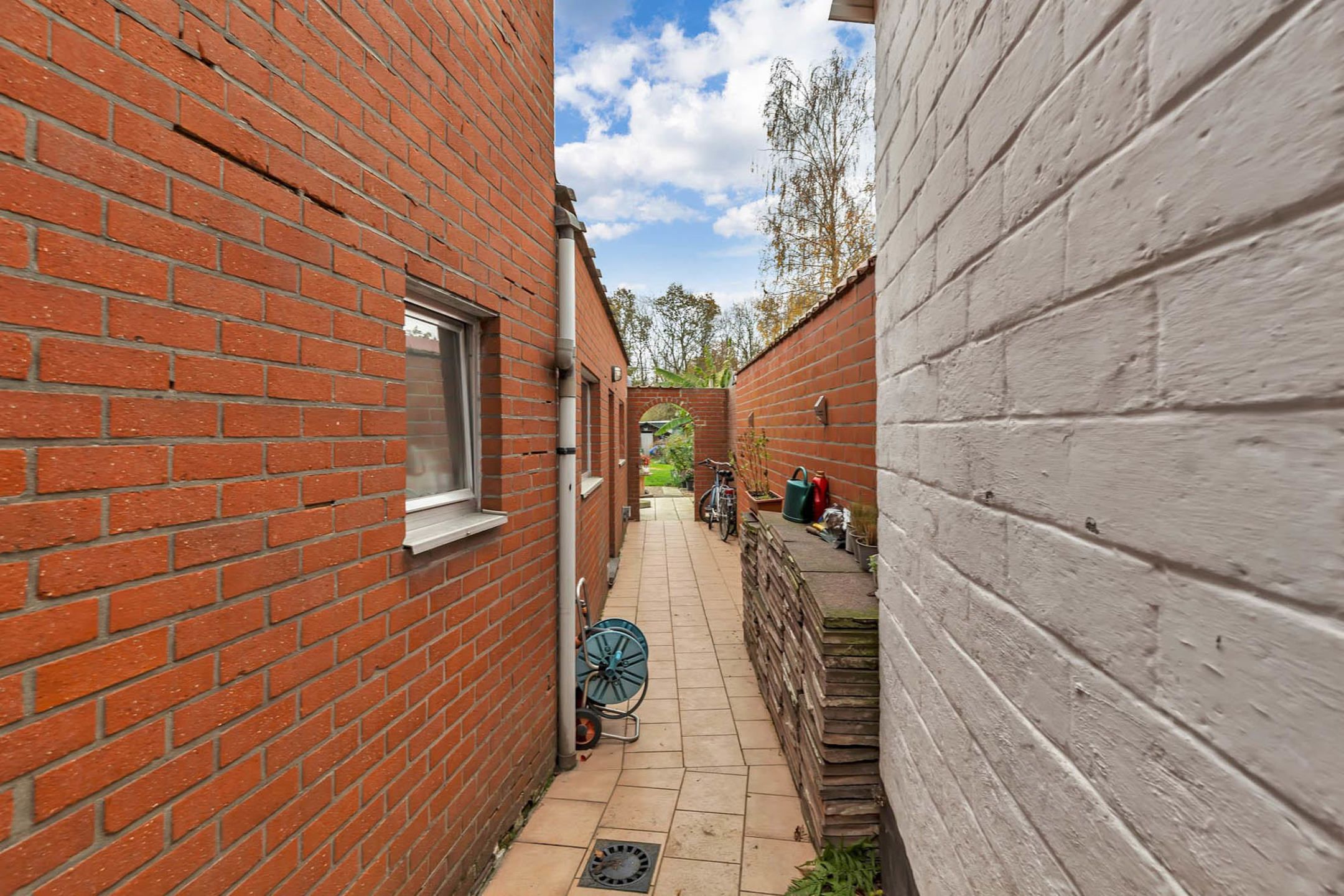 Gezellig op te frissen gesloten bebouwing met tuin foto 11