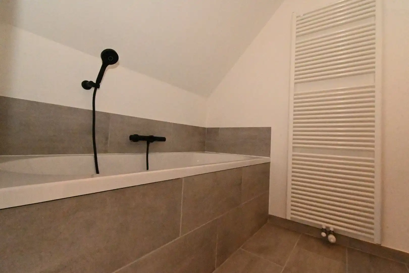 Dakappartement met 2 slaapkamers gelegen dorpskern Knesselare foto 24