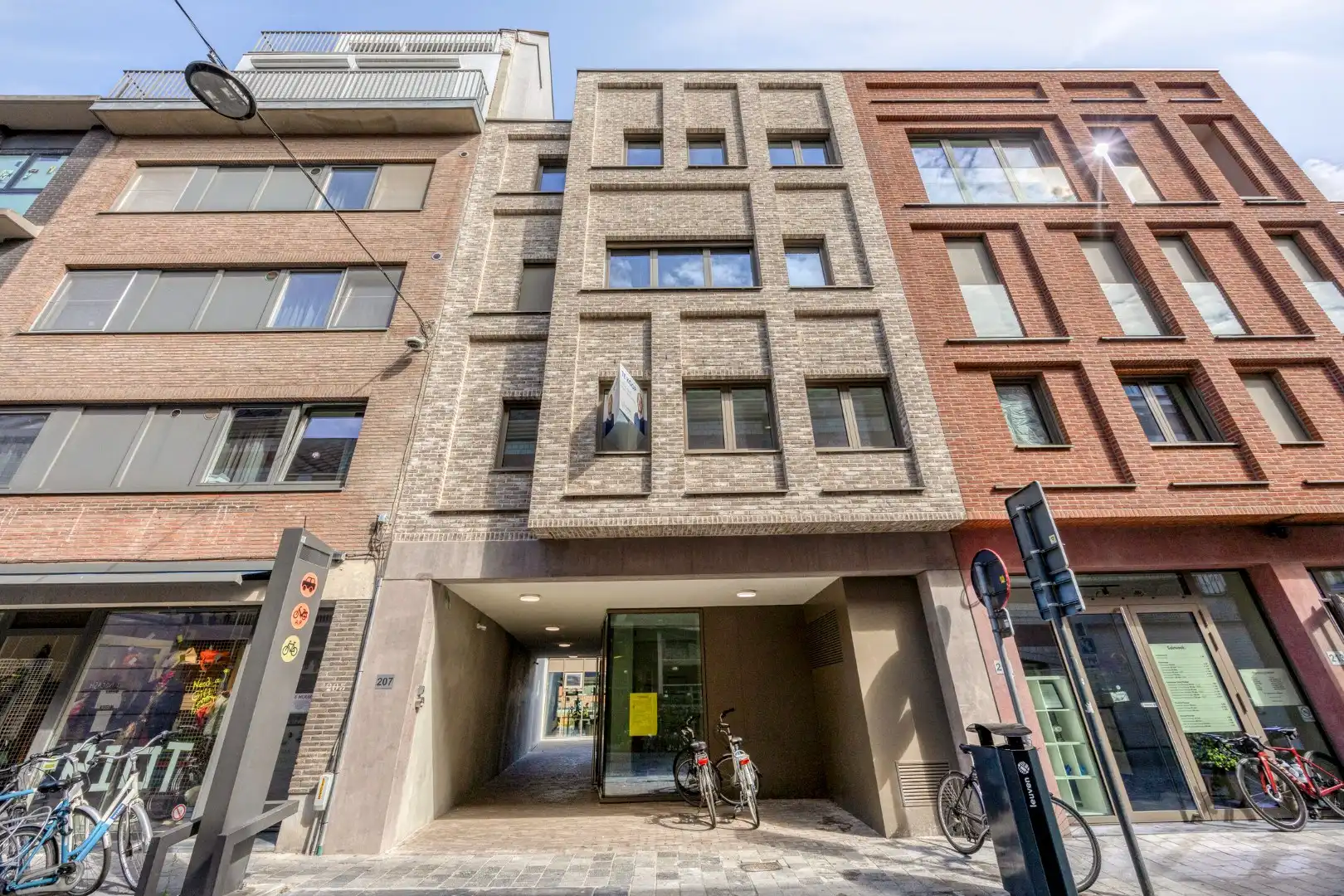 Bemeubelde studio met terras en kelderberging in het centrum van Leuven! - EPC 50 kWh/m² - bewoonbare opp. 37,5 m² foto 2