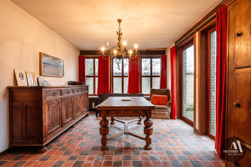 Charmante en statige woning in centrum Eeklo foto 4