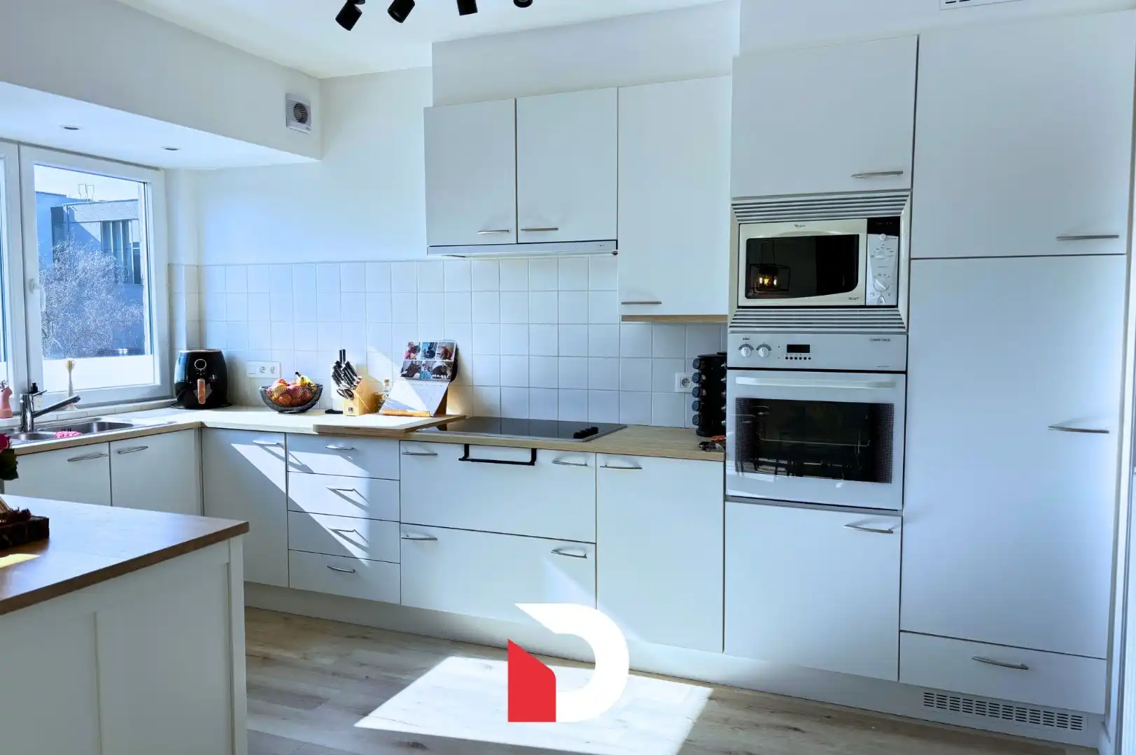 Lichtrijk appartement met garagebox vlakbij centrum Brugge foto 3