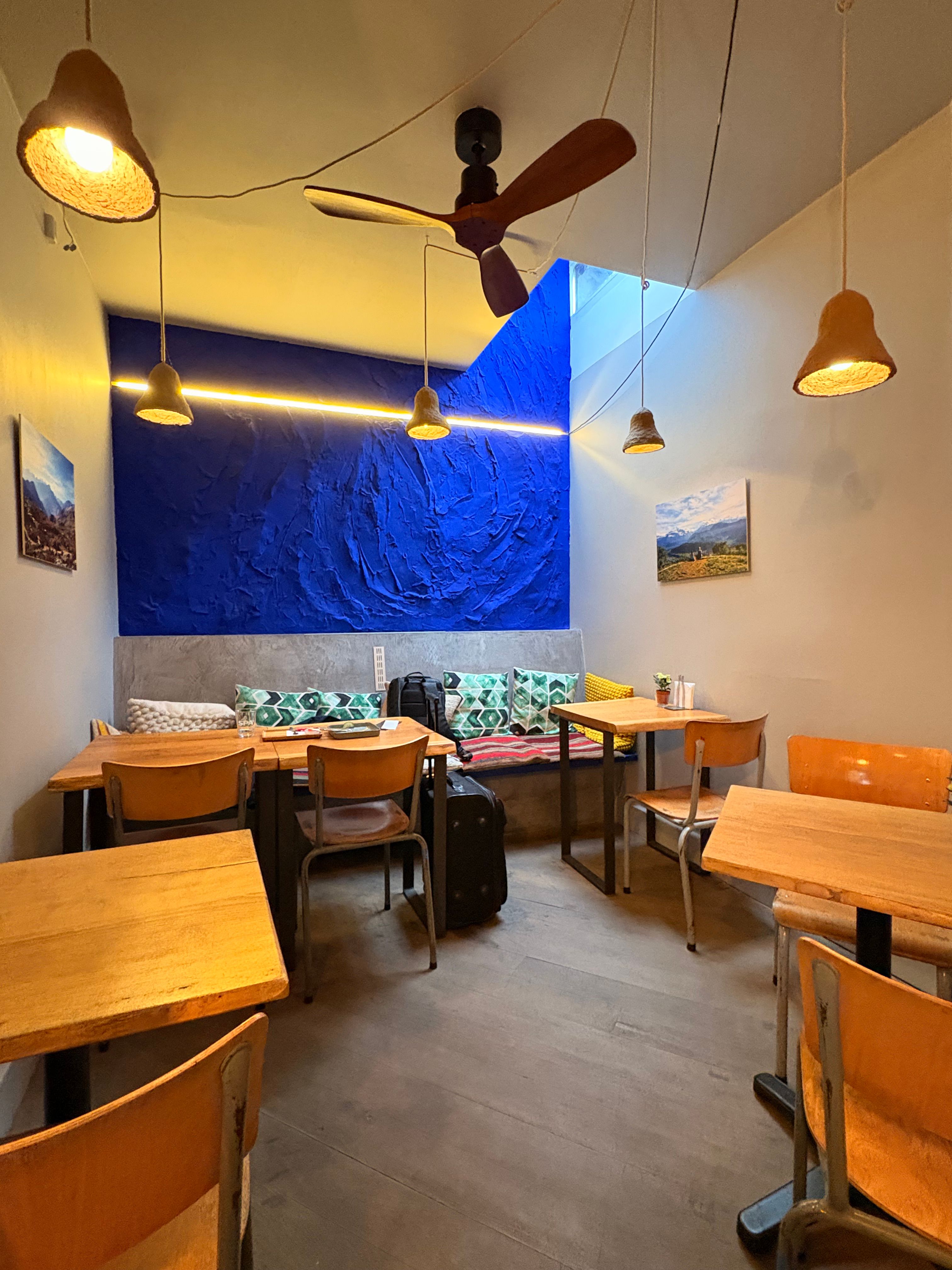 Handelspand met drie studio’s te koop op topligging in Gent foto 4