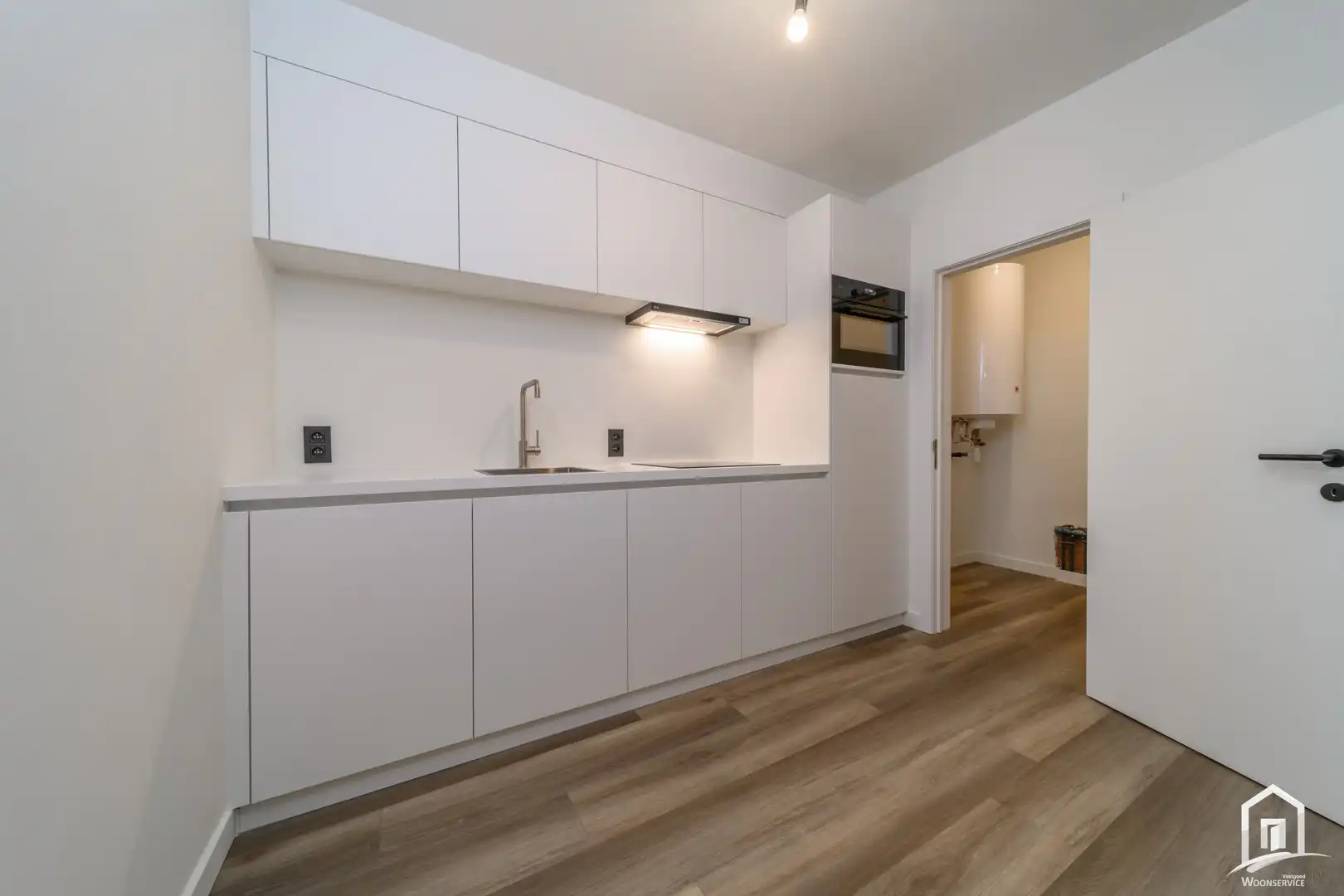 Totaal gerenoveerd gelijkvloers-appartement met tuintje foto 8